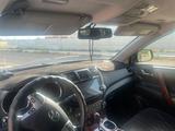 Toyota Highlander 2013 года за 13 000 000 тг. в Актау – фото 2
