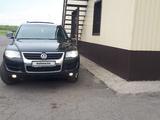 Volkswagen Touareg 2008 годаfor7 600 000 тг. в Караганда