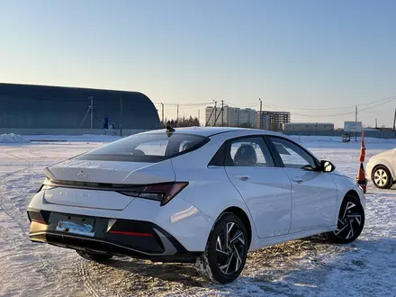 Hyundai Elantra 2022 года за 10 100 000 тг. в Уральск – фото 13