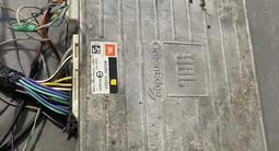 Усилитель звука JBL с камри 50, 3.5 за 100 000 тг. в Экибастуз