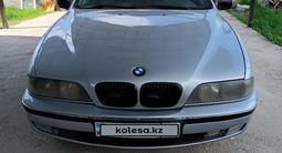 BMW 523 1998 года за 1 750 000 тг. в Алматы – фото 2