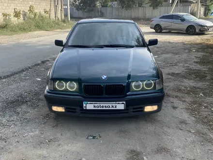 BMW 320 1995 года за 2 000 000 тг. в Алматы