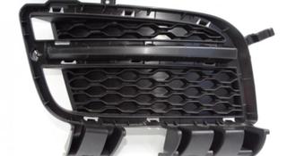 Решетка на бампер правая для Jaguar XE за 33 300 тг. в Алматы