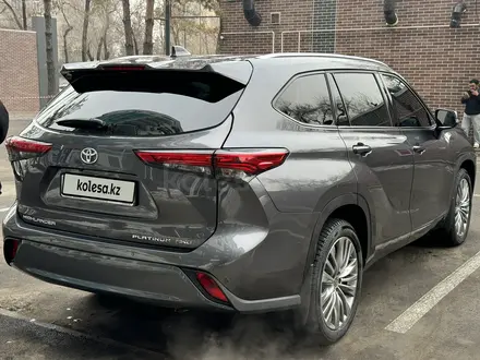 Toyota Highlander 2022 года за 31 500 000 тг. в Алматы – фото 4