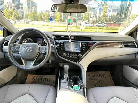 Toyota Camry 2018 года за 10 000 000 тг. в Алматы – фото 7