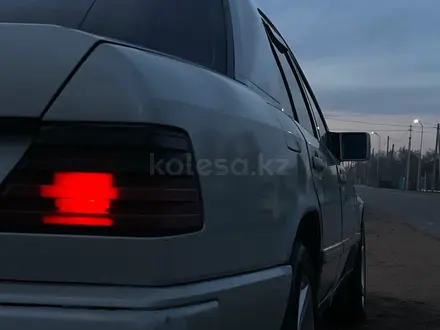 Mercedes-Benz E 300 1986 года за 900 000 тг. в Павлодар – фото 2