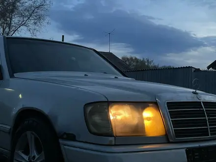 Mercedes-Benz E 300 1986 года за 900 000 тг. в Павлодар