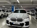 BMW X6 2022 года за 30 800 000 тг. в Астана – фото 2