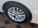 Toyota Camry 2017 годаүшін11 500 000 тг. в Шымкент – фото 3