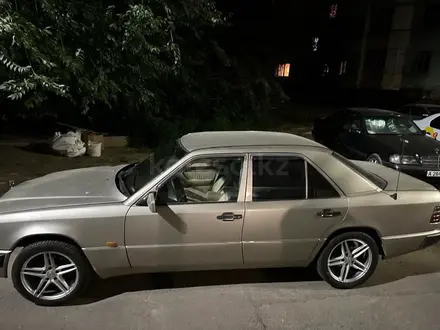 Mercedes-Benz E 280 1991 года за 3 500 000 тг. в Алматы – фото 2