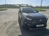 Toyota RAV4 2021 года за 15 800 000 тг. в Алматы – фото 2