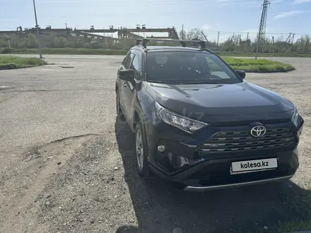 Toyota RAV4 2021 года за 13 900 000 тг. в Алматы – фото 2