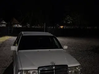 Mercedes-Benz E 230