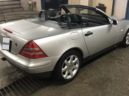 Mercedes-Benz SLK 230 1999 года за 3 400 000 тг. в Атырау – фото 3