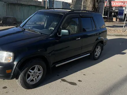 Honda CR-V 1998 года за 3 950 000 тг. в Семей – фото 2