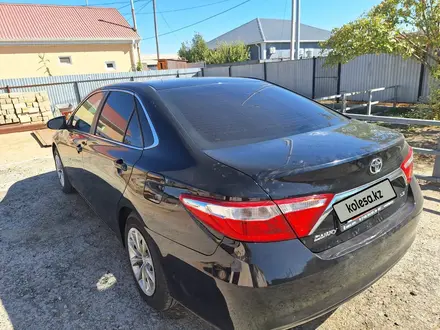 Toyota Camry 2015 года за 6 500 000 тг. в Атырау – фото 2