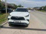 Toyota Highlander 2022 годаүшін23 100 000 тг. в Алматы – фото 2