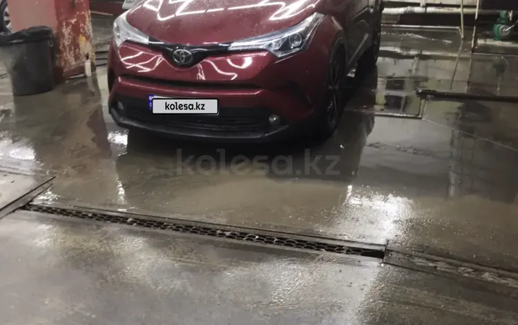 Toyota C-HR 2019 года за 9 500 000 тг. в Астана