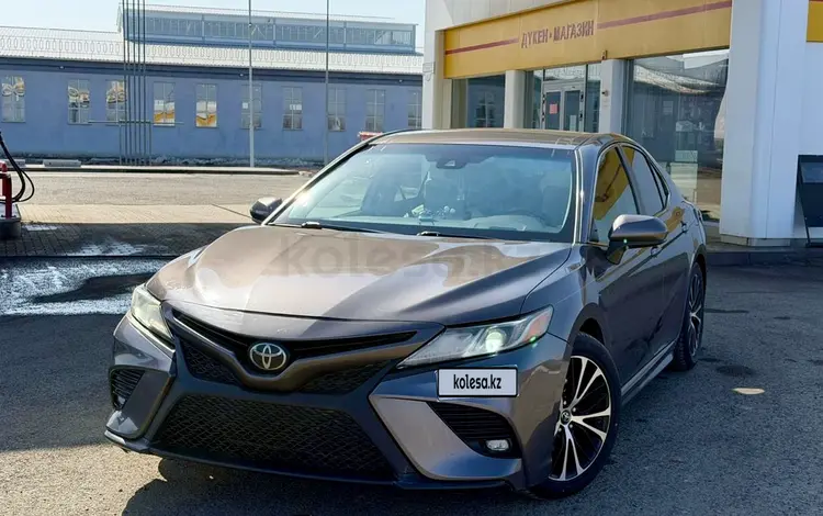 Toyota Camry 2018 года за 8 000 000 тг. в Актобе