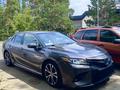 Toyota Camry 2018 года за 8 000 000 тг. в Актобе – фото 4
