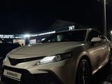 Toyota Camry 2021 года за 13 900 000 тг. в Астана