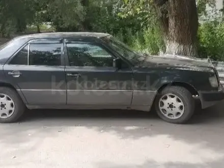 Mercedes-Benz E 200 1990 года за 1 300 000 тг. в Караганда – фото 3