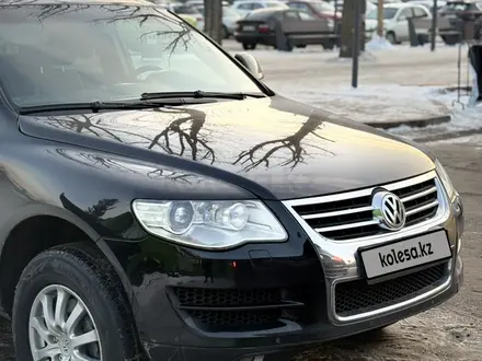 Volkswagen Touareg 2008 года за 6 500 000 тг. в Алматы