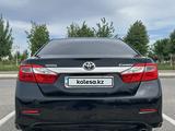 Toyota Camry 2014 года за 11 900 000 тг. в Туркестан – фото 2