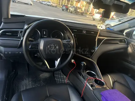 Toyota Camry 2018 года за 14 000 000 тг. в Астана – фото 5