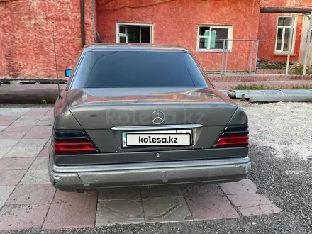 Mercedes-Benz E 200 1990 года за 1 500 000 тг. в Караганда – фото 9