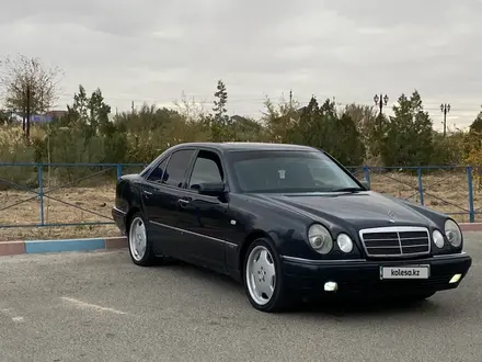 Mercedes-Benz E 280 1995 года за 2 700 000 тг. в Жанаозен – фото 3