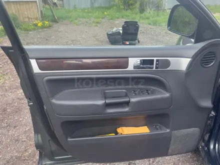 Volkswagen Touareg 2004 года за 3 899 999 тг. в Астана – фото 15