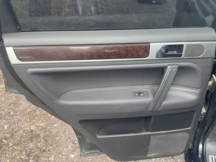 Volkswagen Touareg 2004 года за 3 899 999 тг. в Астана – фото 20