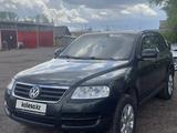 Volkswagen Touareg 2004 года за 3 899 999 тг. в Астана