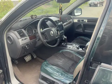 Volkswagen Touareg 2004 года за 3 899 999 тг. в Астана – фото 18