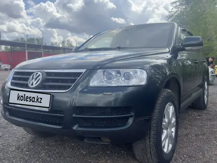 Volkswagen Touareg 2004 года за 3 899 999 тг. в Астана – фото 2