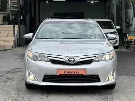 Toyota Camry 2012 года за 10 390 000 тг. в Шымкент – фото 2