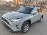 Toyota RAV4 2022 года за 16 500 000 тг. в Атырау – фото 2