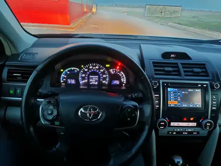 Toyota Camry 2013 года за 5 900 000 тг. в Актобе – фото 14