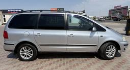 Volkswagen Sharan 2006 года за 4 200 000 тг. в Актау