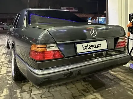 Mercedes-Benz E 220 1991 года за 2 222 222 тг. в Алматы – фото 2