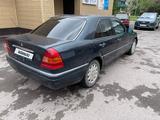 Mercedes-Benz C 180 1997 года за 1 550 000 тг. в Караганда – фото 3