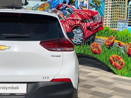 Chevrolet Tracker 2024 года за 7 190 000 тг. в Алматы – фото 28