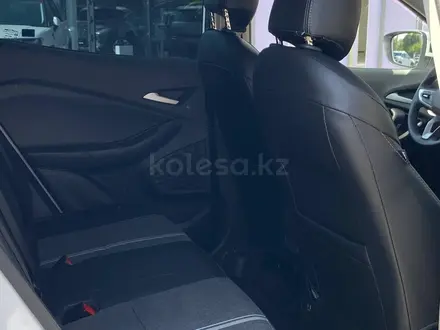 Chevrolet Tracker 2024 года за 7 190 000 тг. в Алматы – фото 4