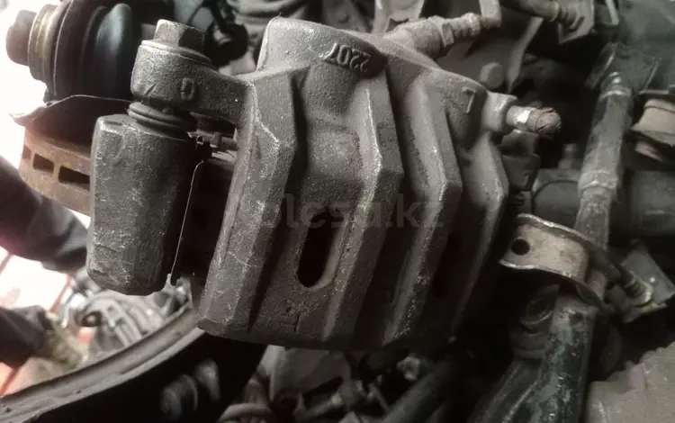 Суппорт передний Mitsubishi Sigma за 16 000 тг. в Алматы