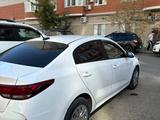 Kia Rio 2021 года за 7 500 000 тг. в Атырау – фото 4