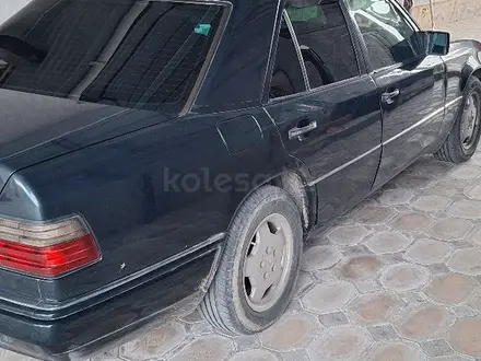 Mercedes-Benz E 220 1995 года за 2 000 000 тг. в Шиели – фото 5