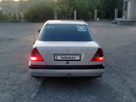 Mercedes-Benz C 180 1995 года за 1 200 000 тг. в Караганда – фото 10