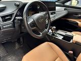 Lexus ES 250 2022 года за 21 000 000 тг. в Алматы – фото 4