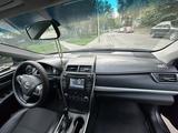 Toyota Camry 2015 года за 8 000 000 тг. в Алматы – фото 2